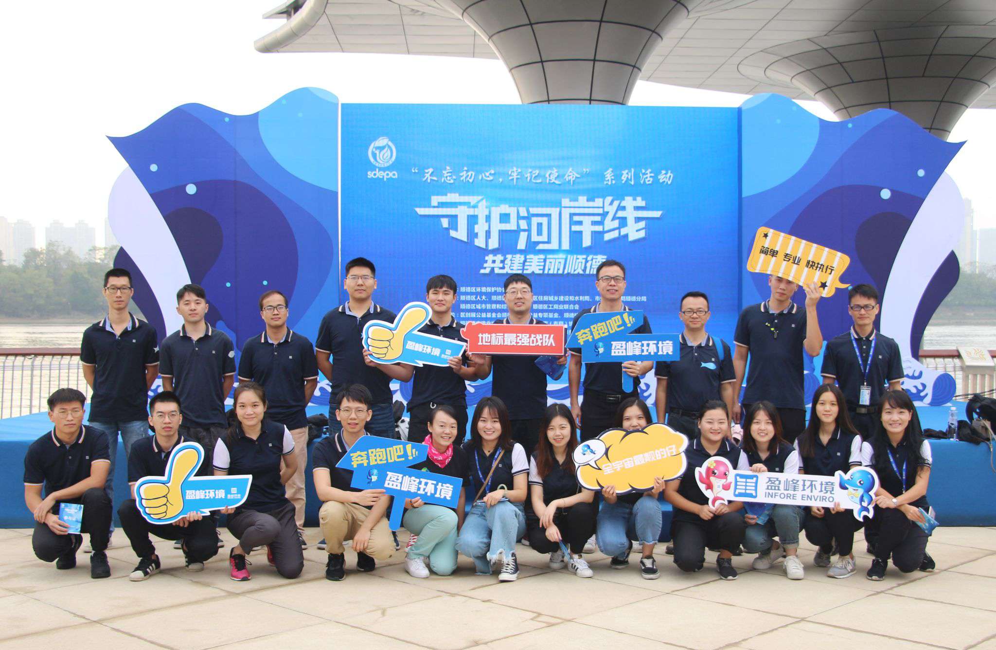 �ػ��Ӱ��ߡ�����Ư��˳�£��ʼҹ��������𾢿�չ�������������˶�